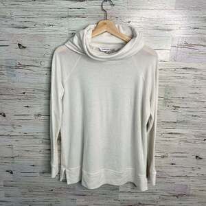 Cupcakes and cashmere medium turtleneck sweater white